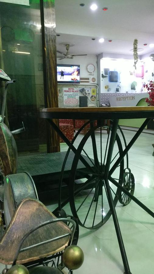 Hotel Prince Palace New Delhi Buitenkant foto