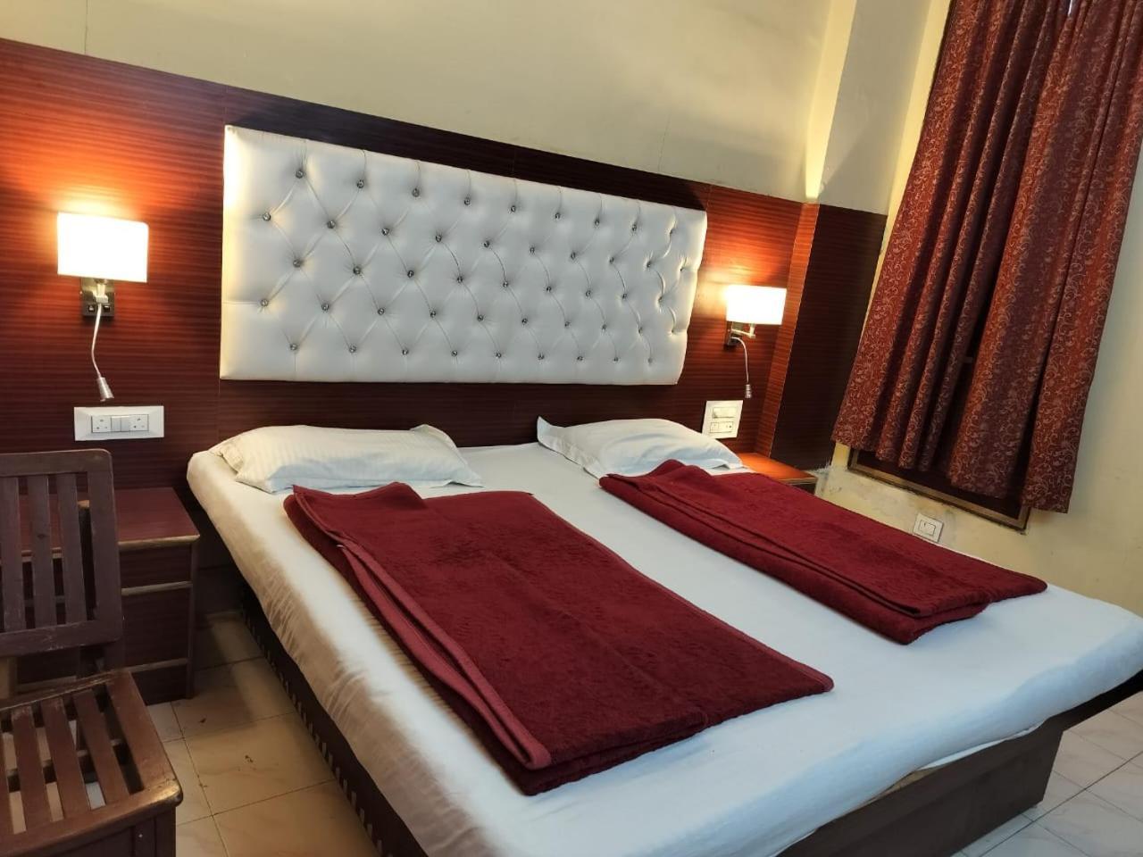 Hotel Prince Palace New Delhi Buitenkant foto