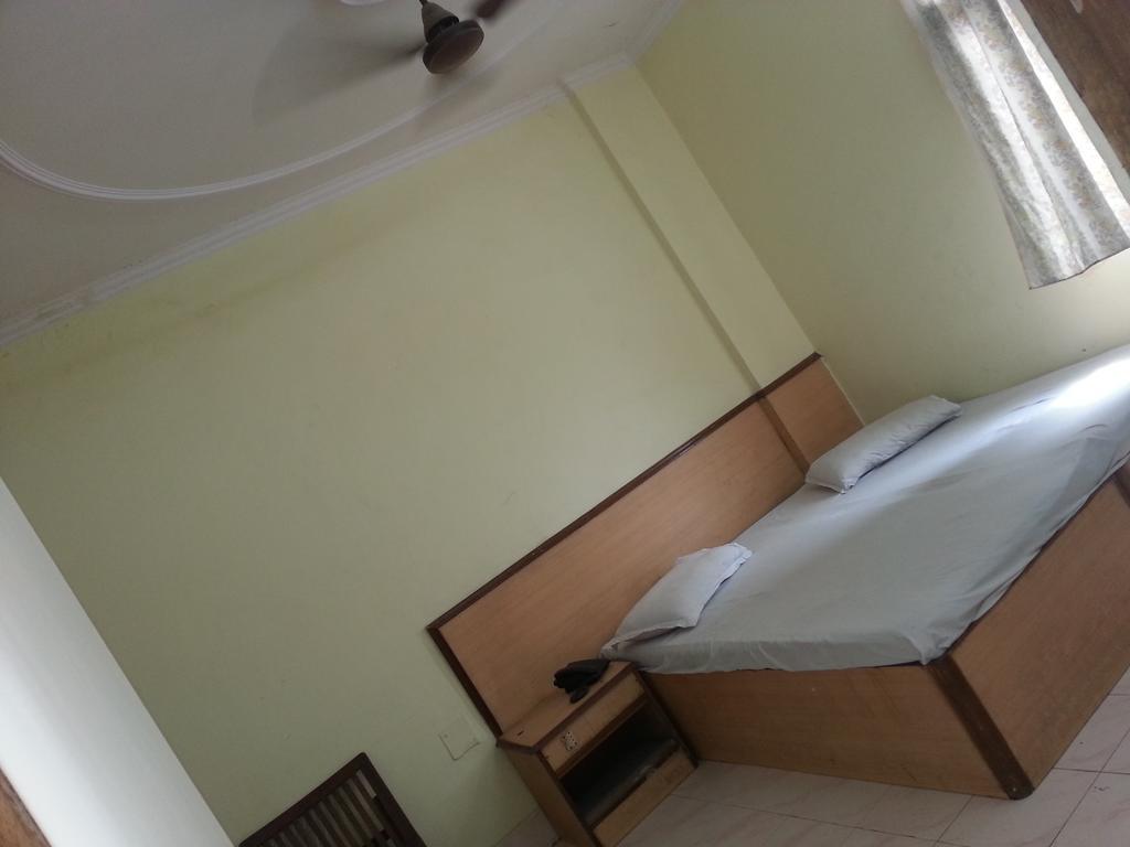 Hotel Prince Palace New Delhi Buitenkant foto