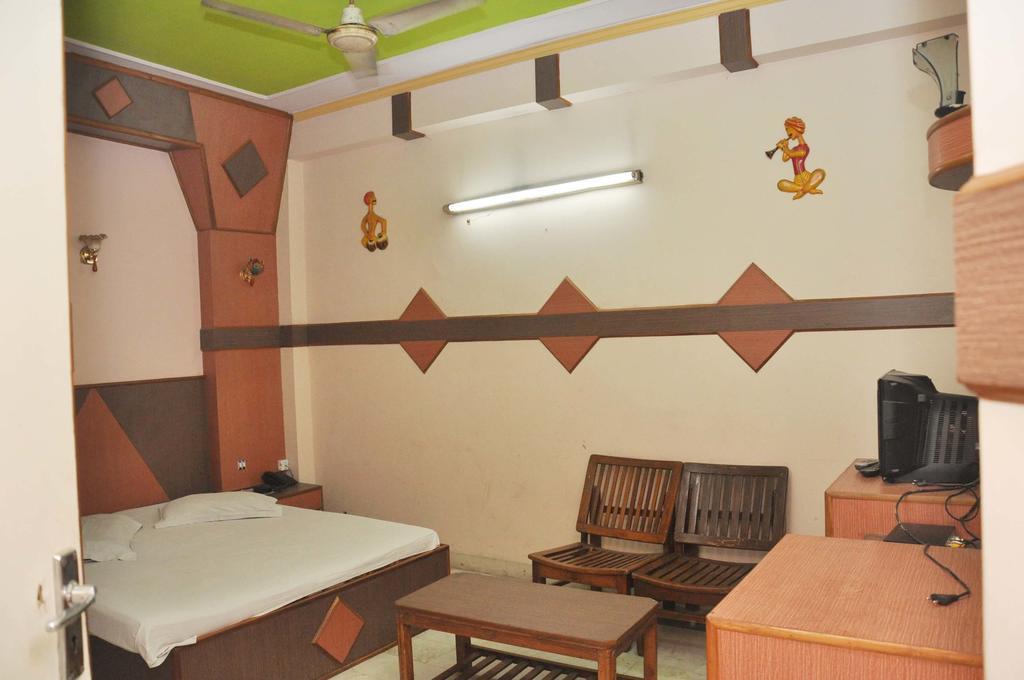 Hotel Prince Palace New Delhi Buitenkant foto