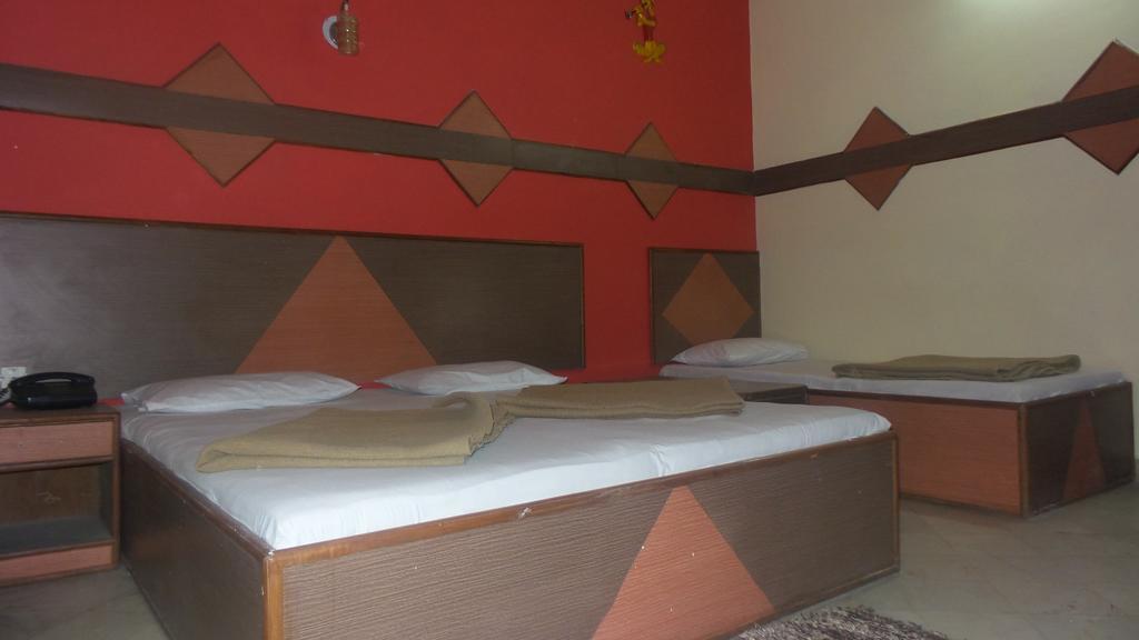 Hotel Prince Palace New Delhi Buitenkant foto