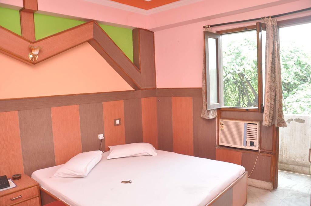 Hotel Prince Palace New Delhi Buitenkant foto